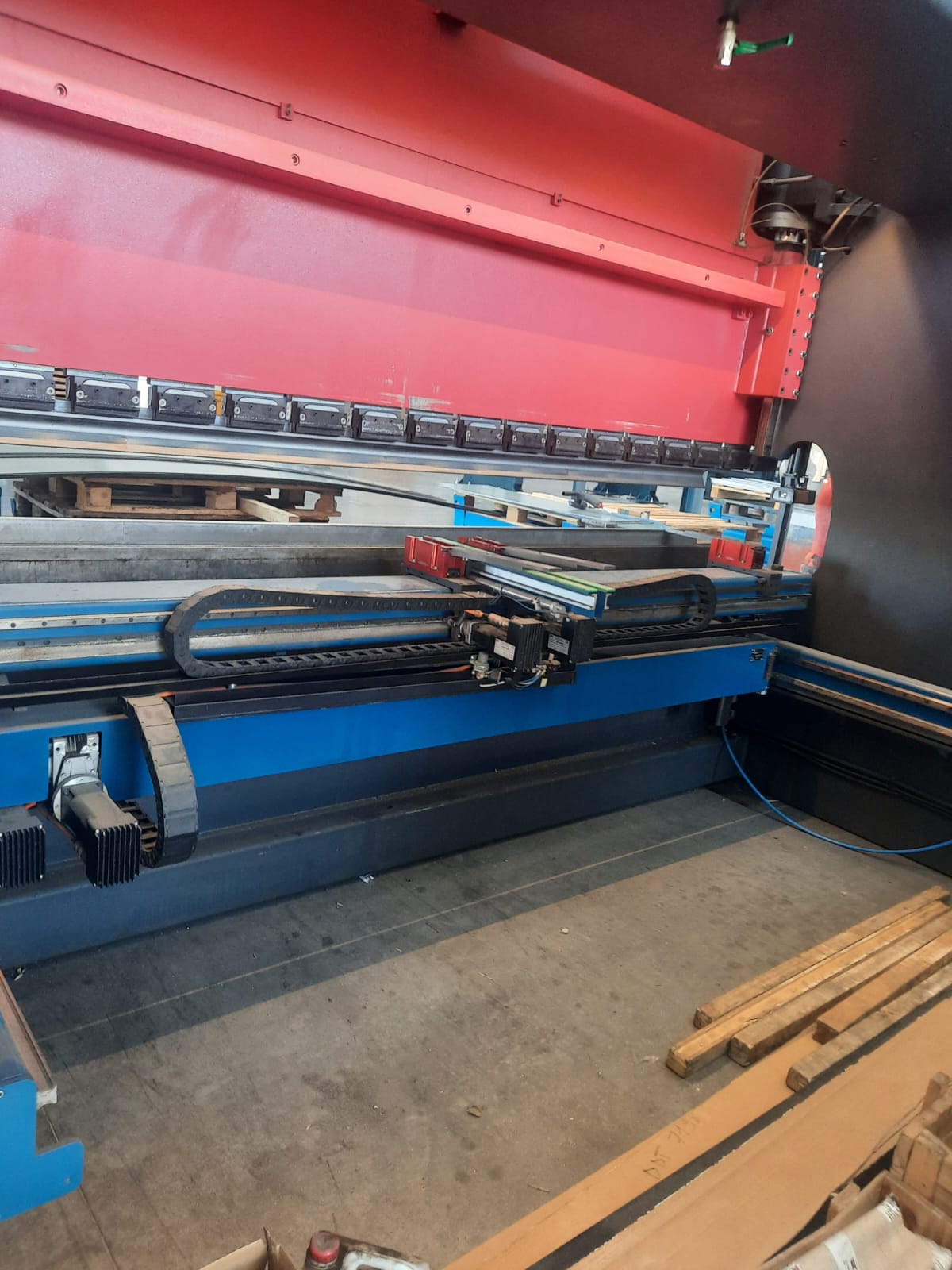 Piegatrice GADE 4000 x 200 TN usata|VENDUTA