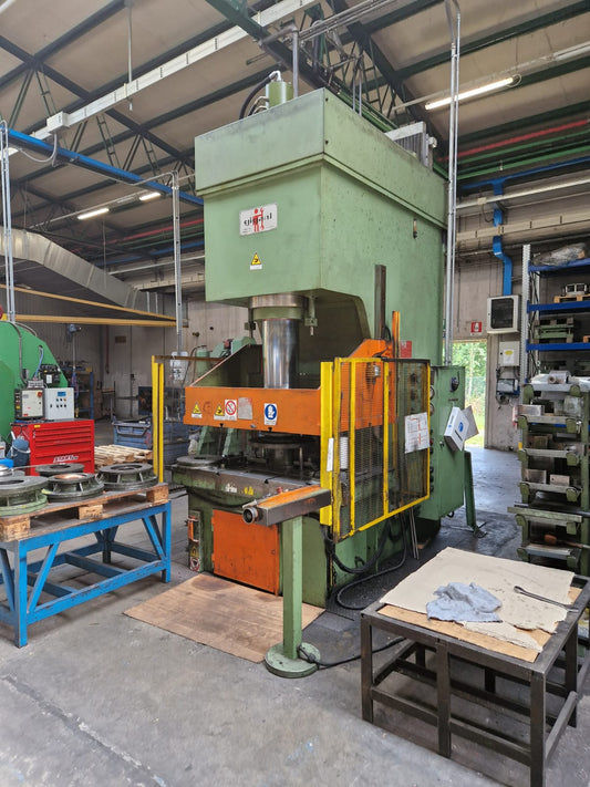 Pressa Idraulica 200 TN, GIGANT,Usata