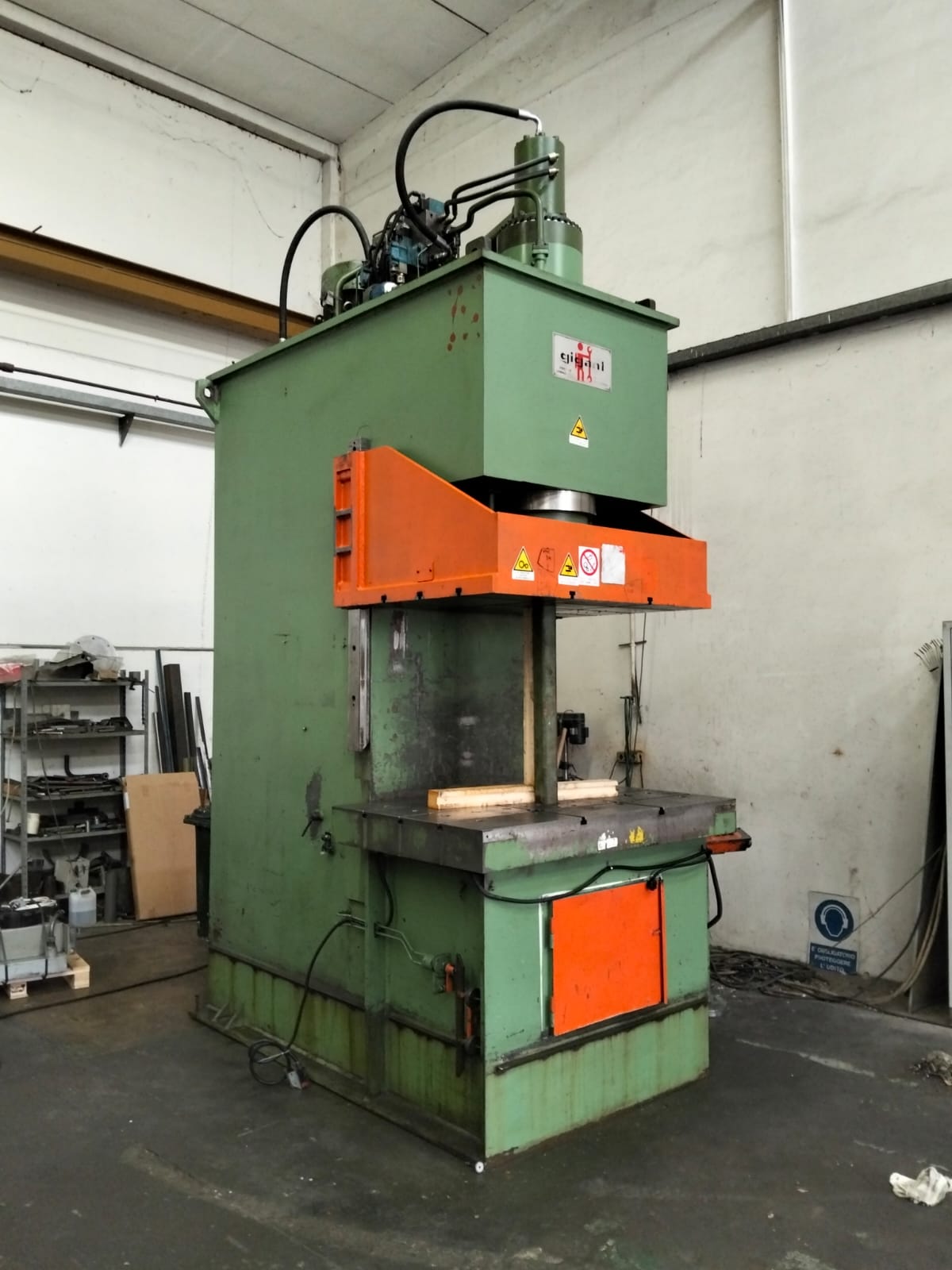 Pressa Idraulica 200 TN, GIGANT,Usata