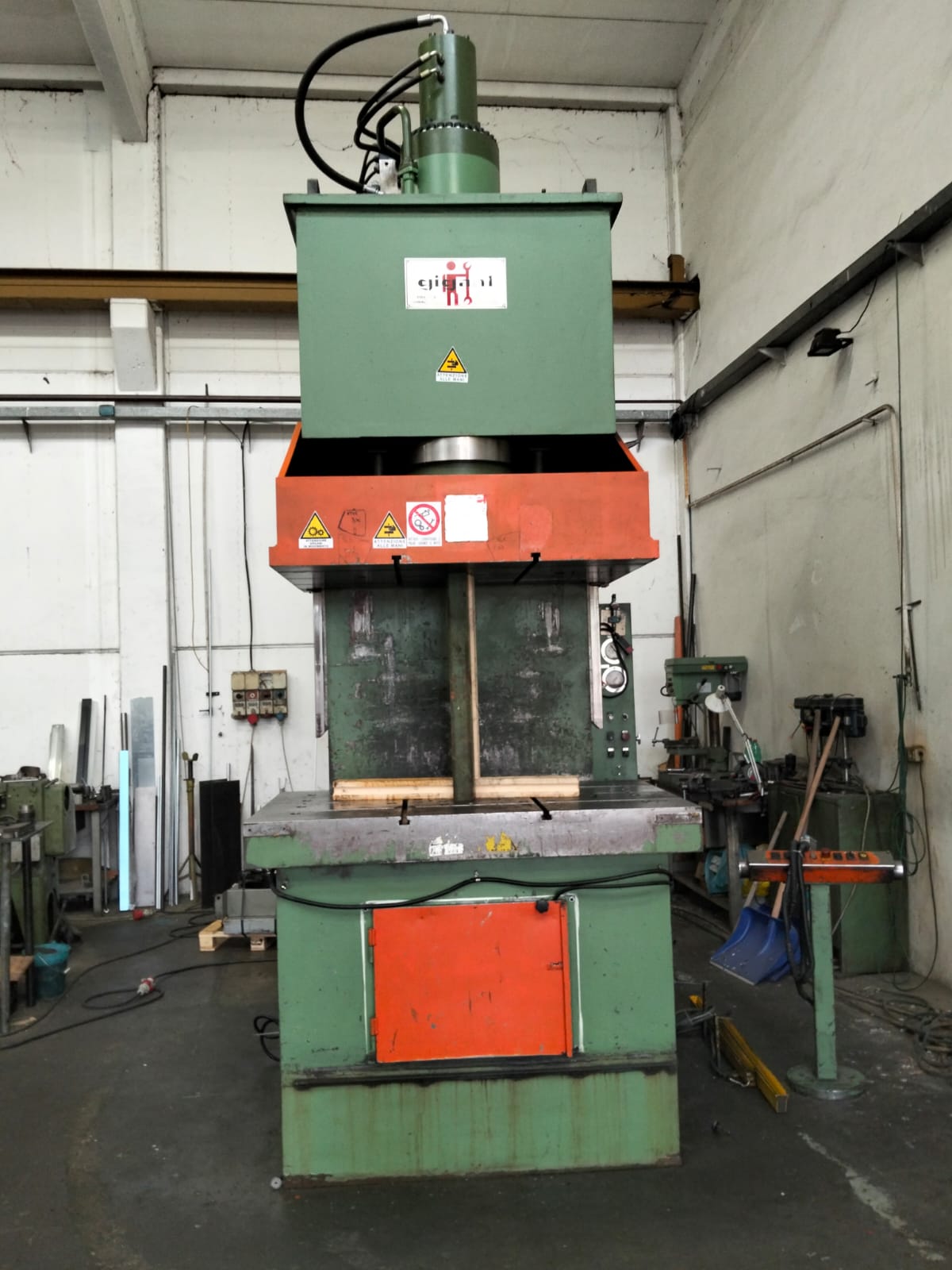 Pressa Idraulica 200 TN, GIGANT,Usata