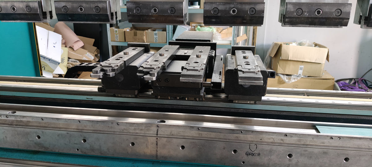 Pressa piegatrice 4000-200 Tonnellate Usata