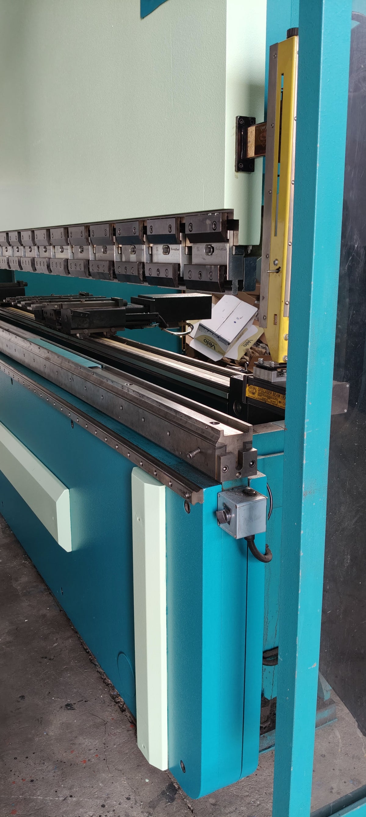 Pressa piegatrice 4000-200 Tonnellate Usata