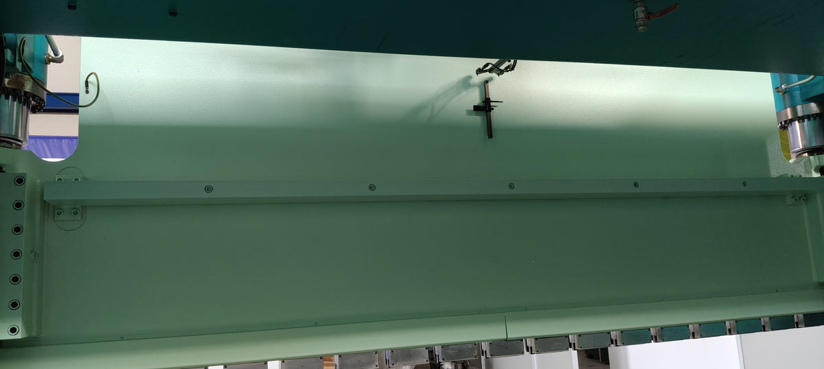 Pressa piegatrice 4000-200 Tonnellate Usata